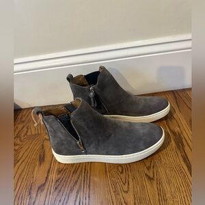 NWOT Sofft Womens Smoke Britton Zip Water Resistant High Top Sneaker Size 8.5